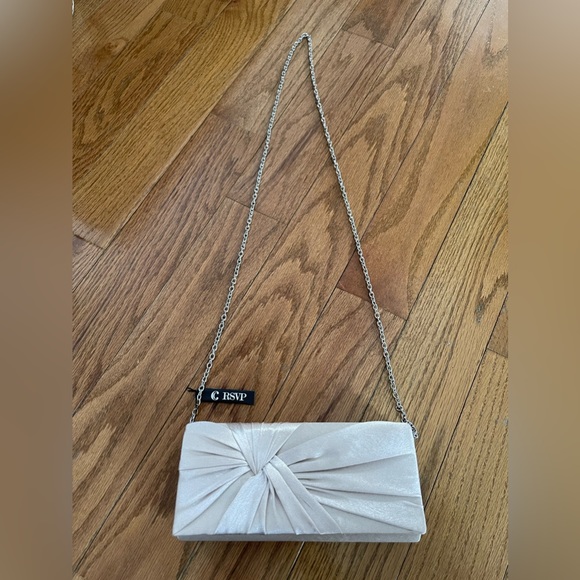 Gold champagne clutch purse with optional chain Perfect for Prom or Wedding - Picture 6 of 6